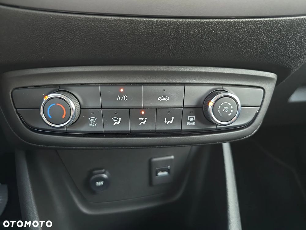 Opel Crossland X - 18