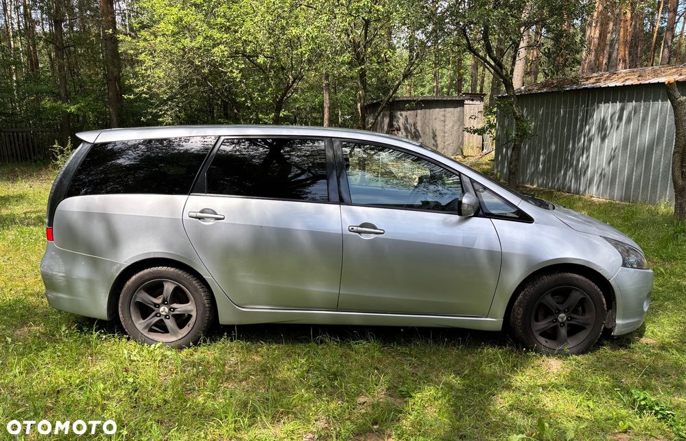 Mitsubishi Grandis - 8
