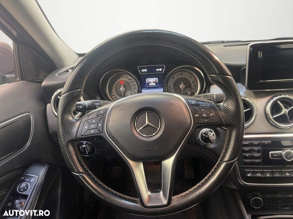 Mercedes-Benz GLA - 11