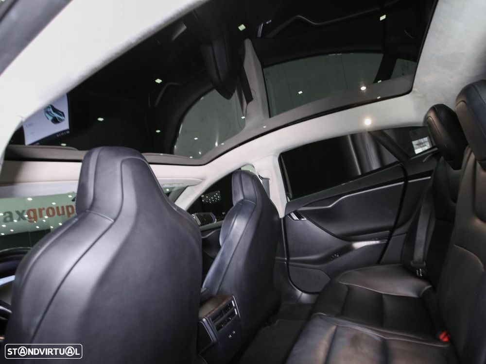 Tesla Model S - 11