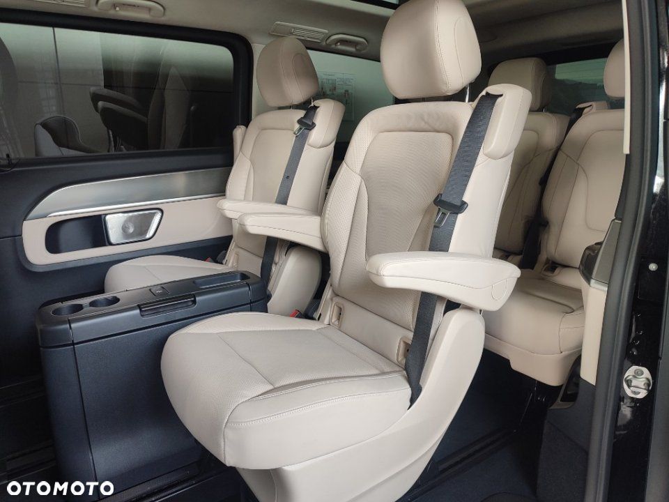 Mercedes-Benz Klasa V - 8