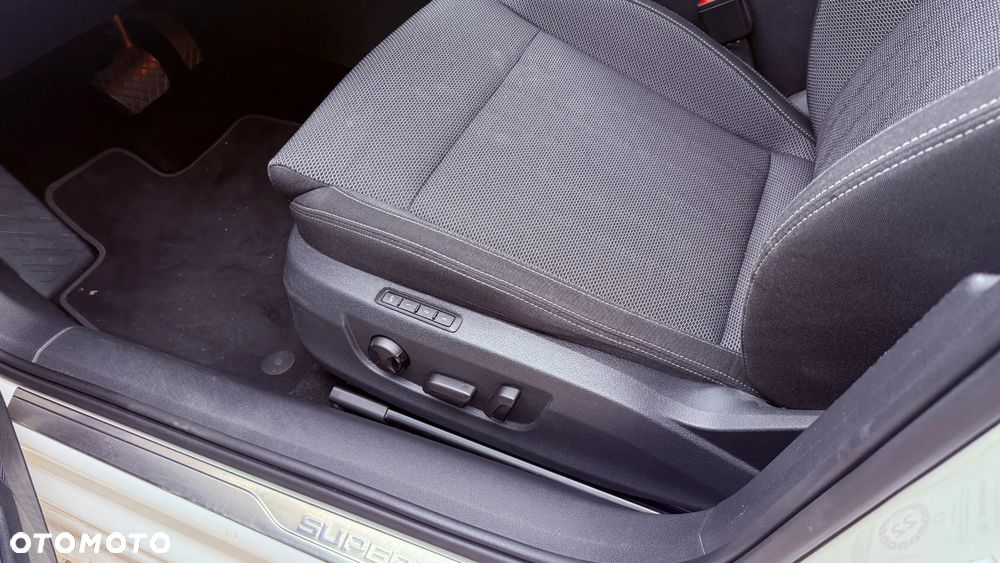 Skoda Superb 2.0 TDI Style DSG - 13