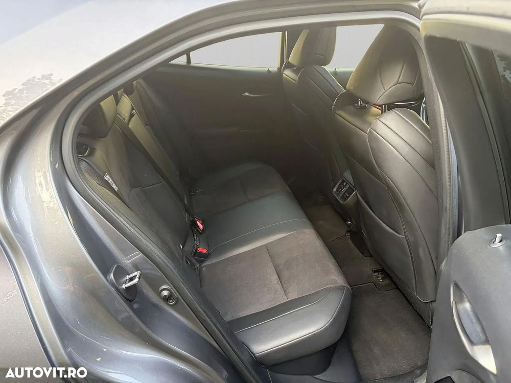 Lexus UX 250h F SPORT - 11