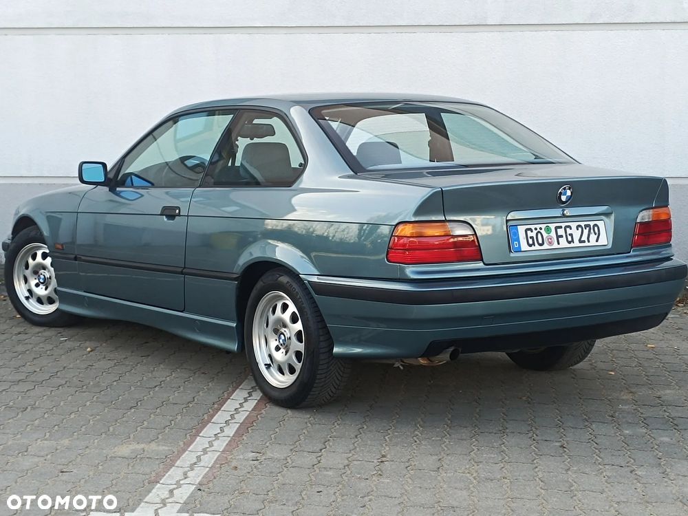 BMW Seria 3 316i - 24