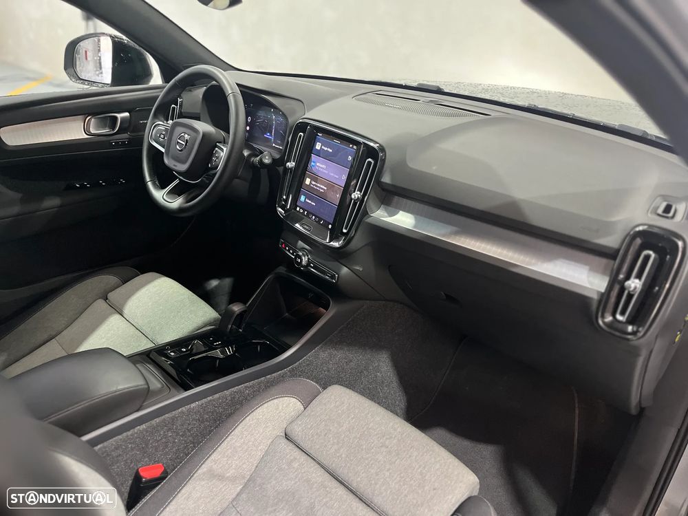 Volvo XC 40 2.0 B3 Plus Dark - 3