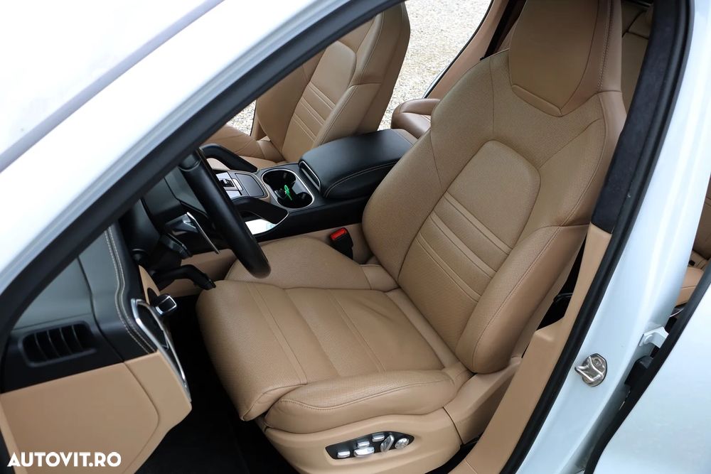 Porsche Cayenne Turbo - 19