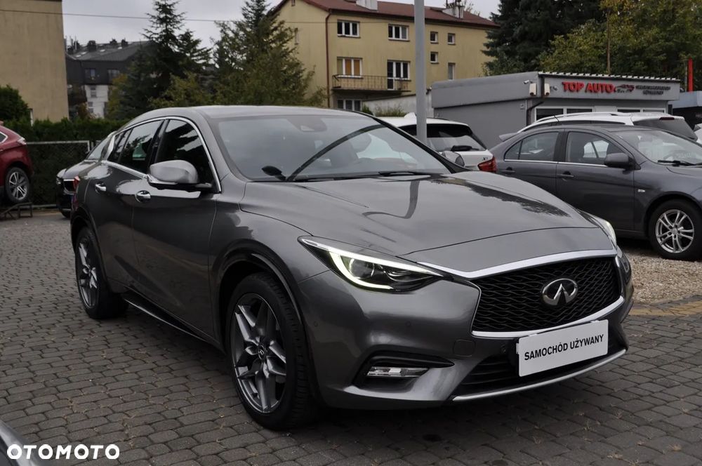 Infiniti Q30 1.6t DCT Premium Tech Cafe Teak - 6