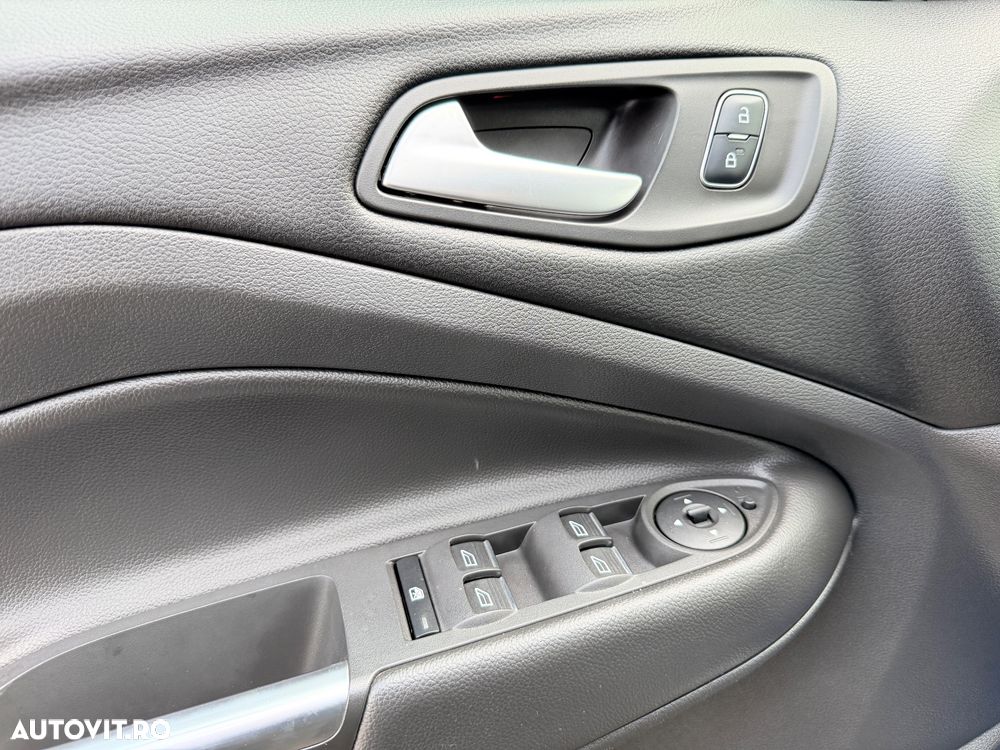 Ford Kuga 1.5 EcoBoost 2x4 Titanium - 39