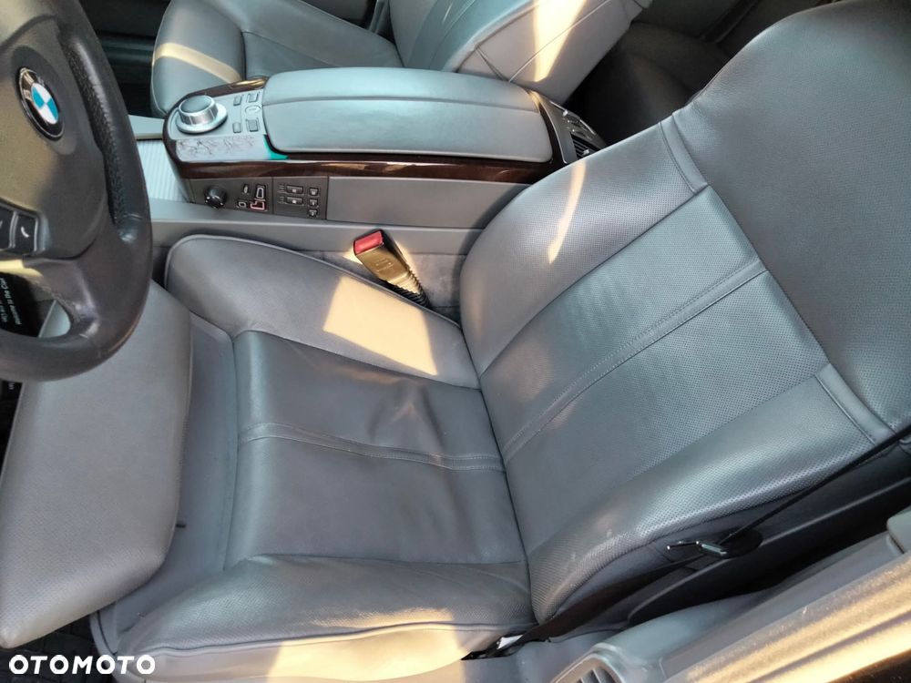 BMW Seria 7 750i - 10