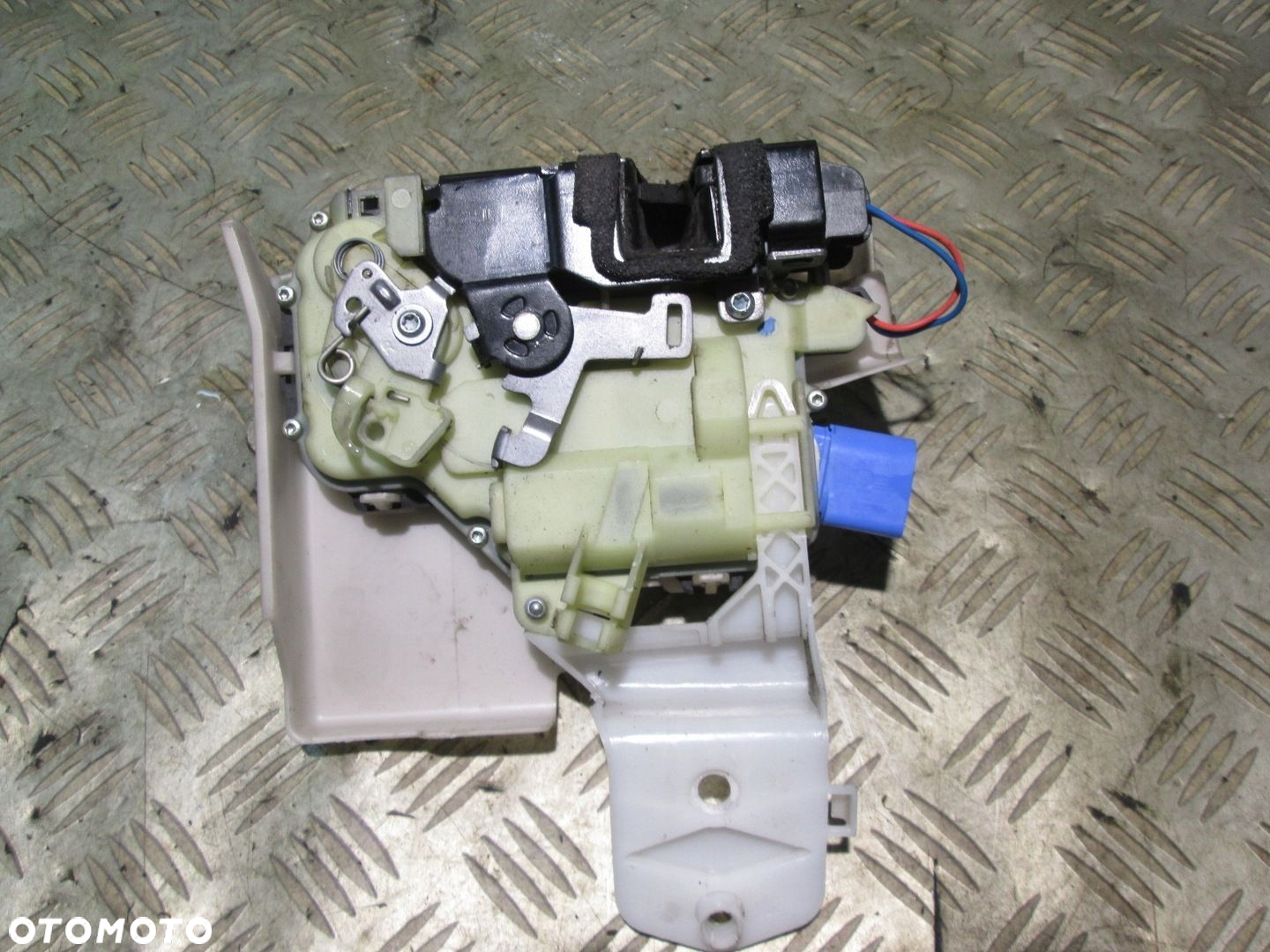 VW POLO 9N 01- ZAMEK DRZWI PRAWY PRZÓD 8PIN - 3