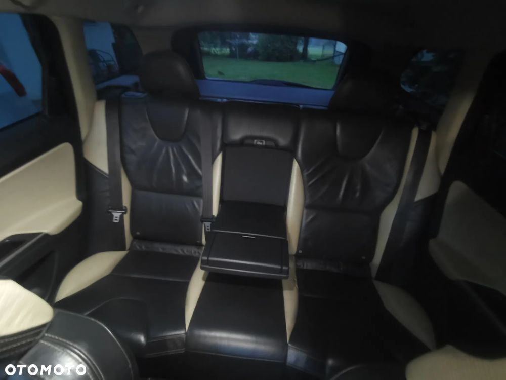 Volvo XC 60 2.4D R-Design - 9