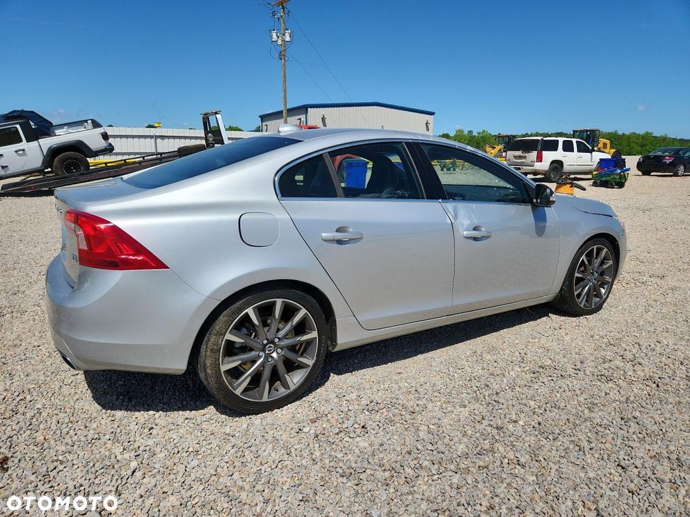 Volvo S60 - 4