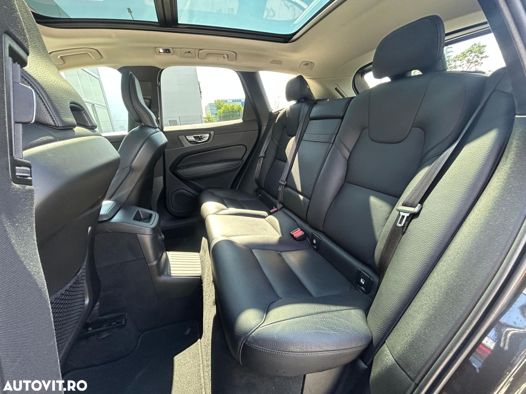 Volvo XC 60 T8 Twin Engine AWD Geartronic Momentum - 16