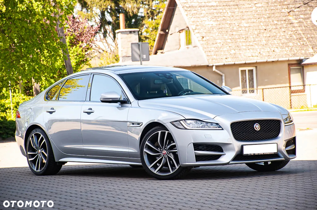 Jaguar XF 2.0 T R-Sport - 9