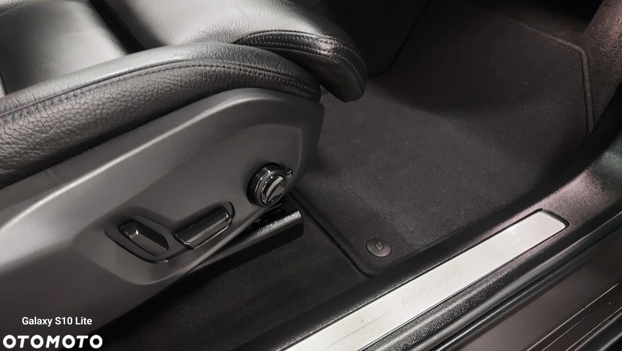 Volvo XC 60 T6 Plug-In Hybrid AWD Inscription - 19