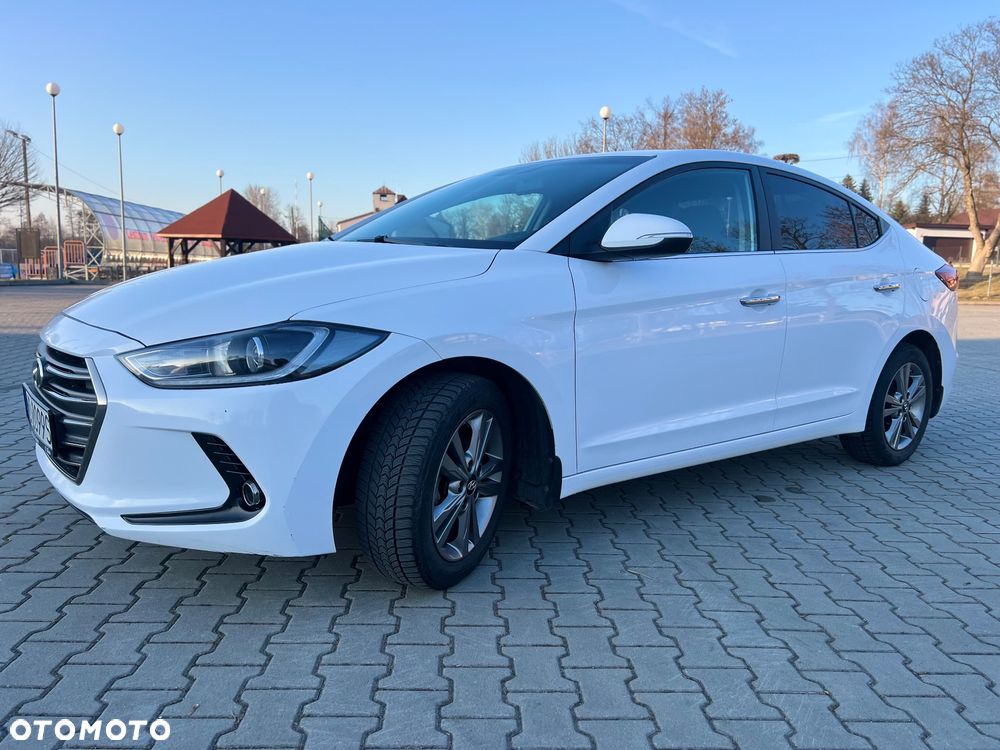 Hyundai Elantra 1.6 Comfort - 12