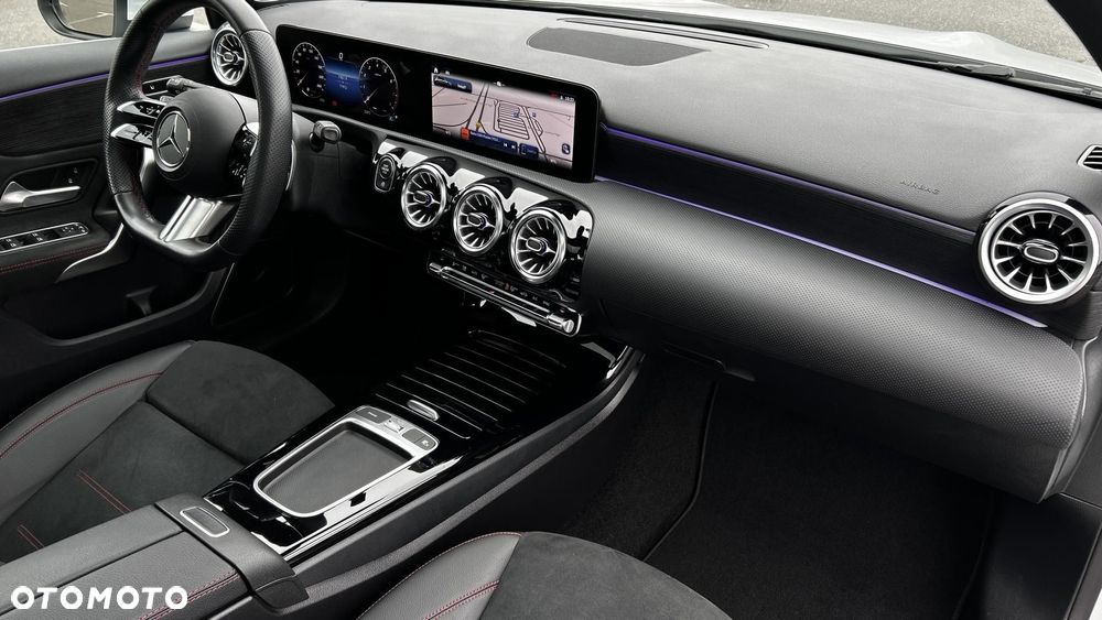 Mercedes-Benz Klasa A 220 4-Matic AMG Line 8G-DCT - 22