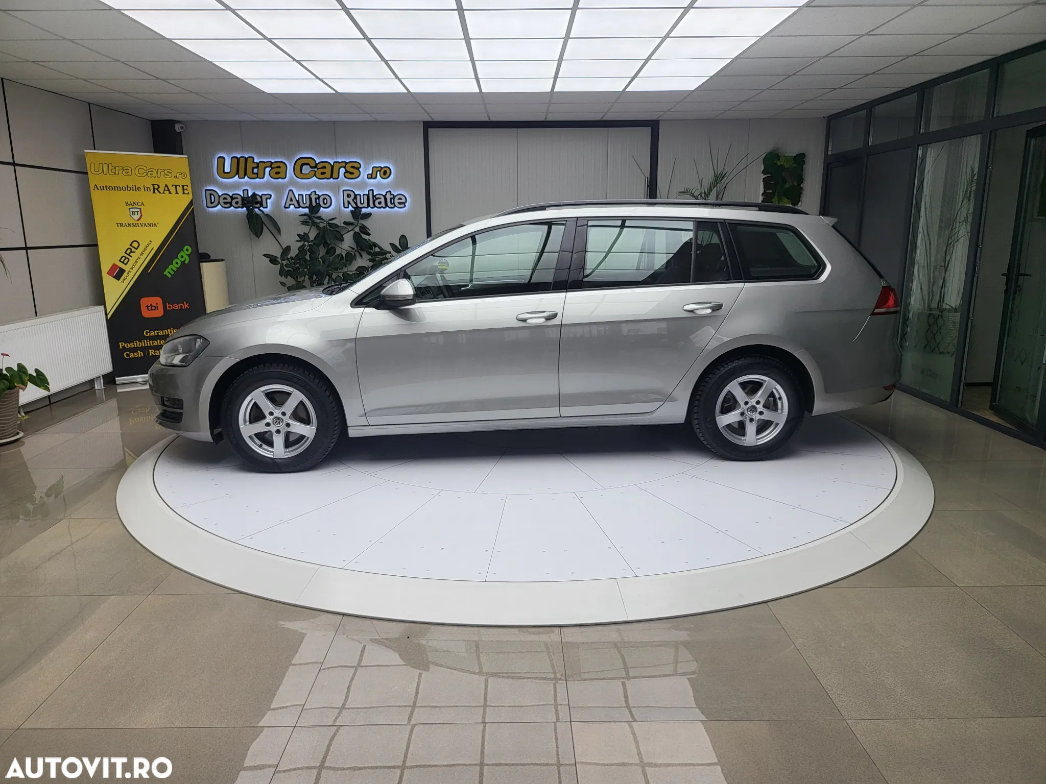 Volkswagen Golf 1.6 TDI BMT Comfortline - 3