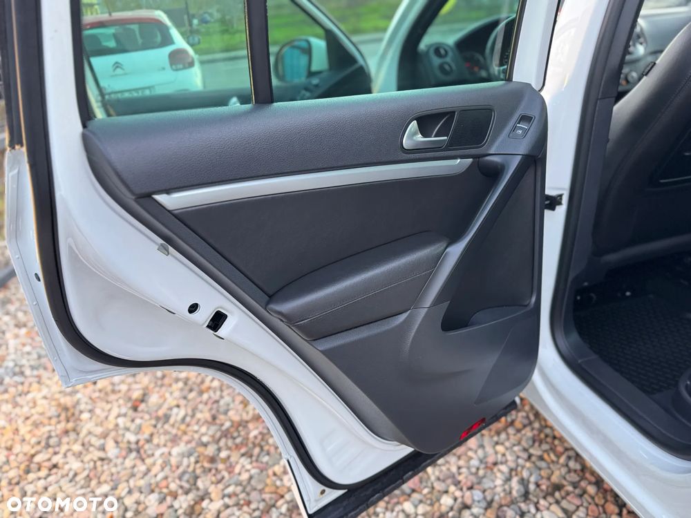 Volkswagen Tiguan 2.0 TDI 4Mot Perfectline R-Style - 26