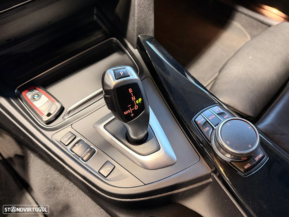 BMW 318 d Line Sport Auto - 26