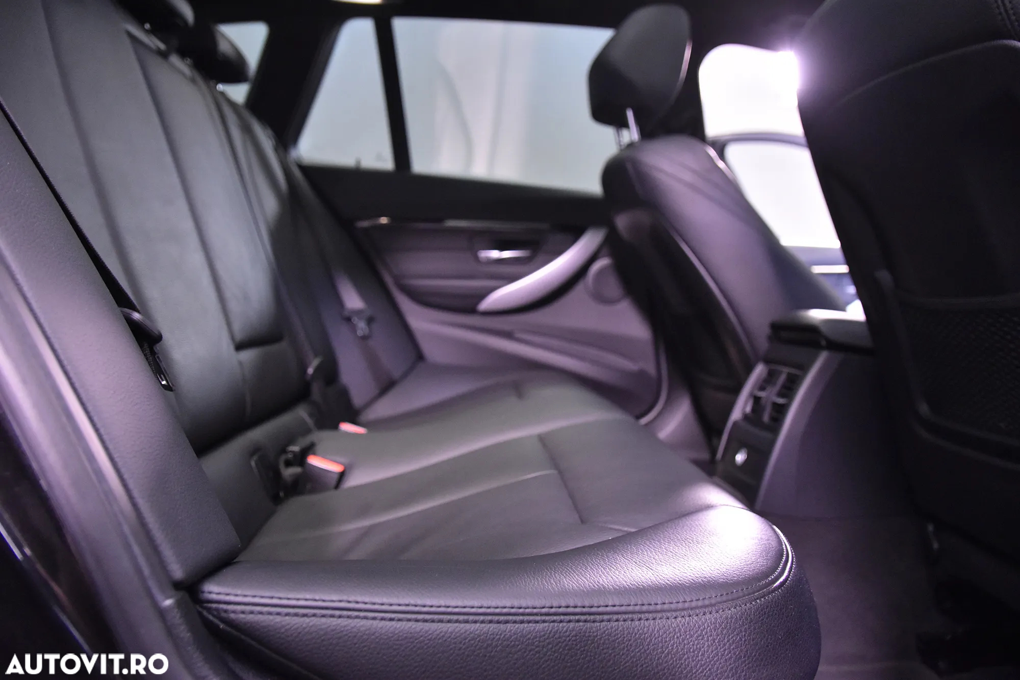 BMW Seria 3 318i Touring Aut. M Sport - 12