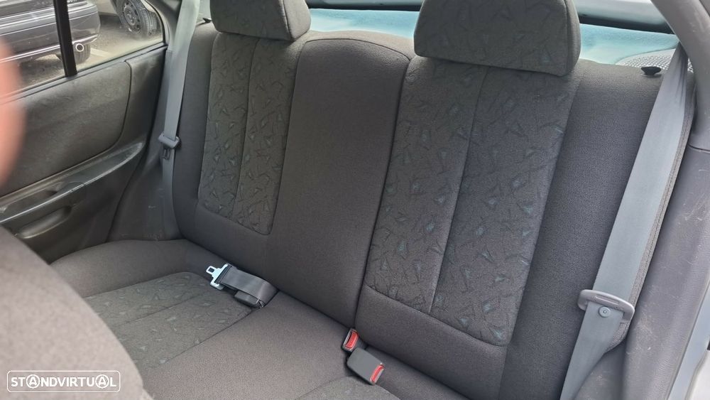 Hyundai Accent 1.3 Confort - 11