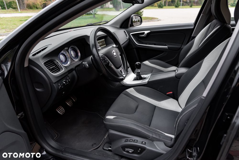 Volvo V60 T5 R-Design - 21