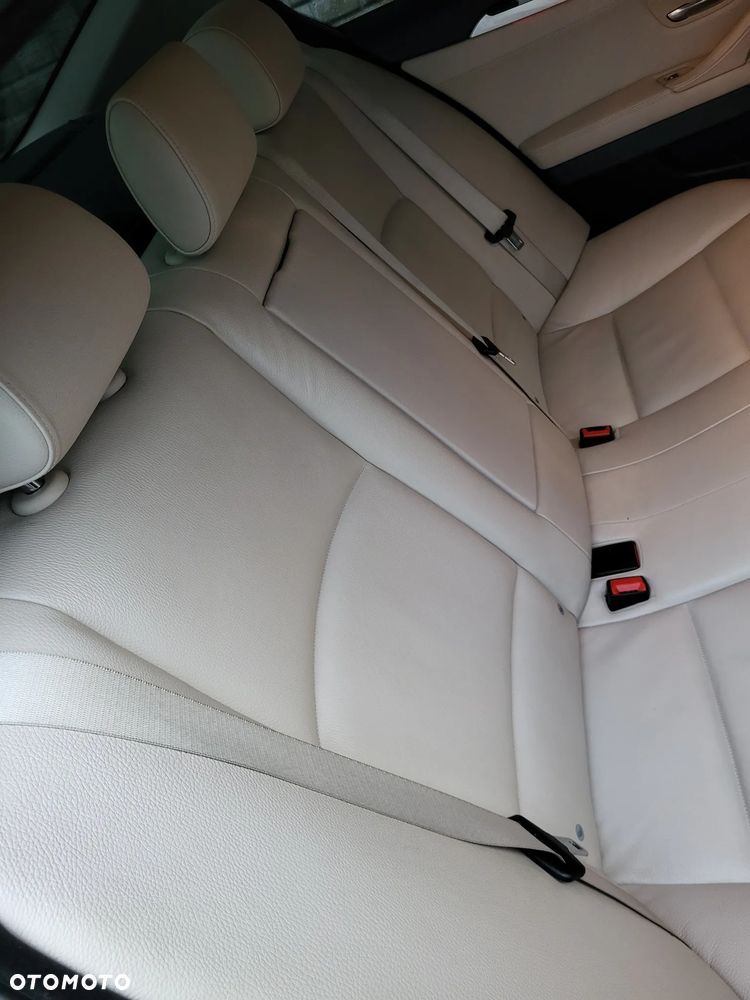 BMW Seria 5 528i - 39