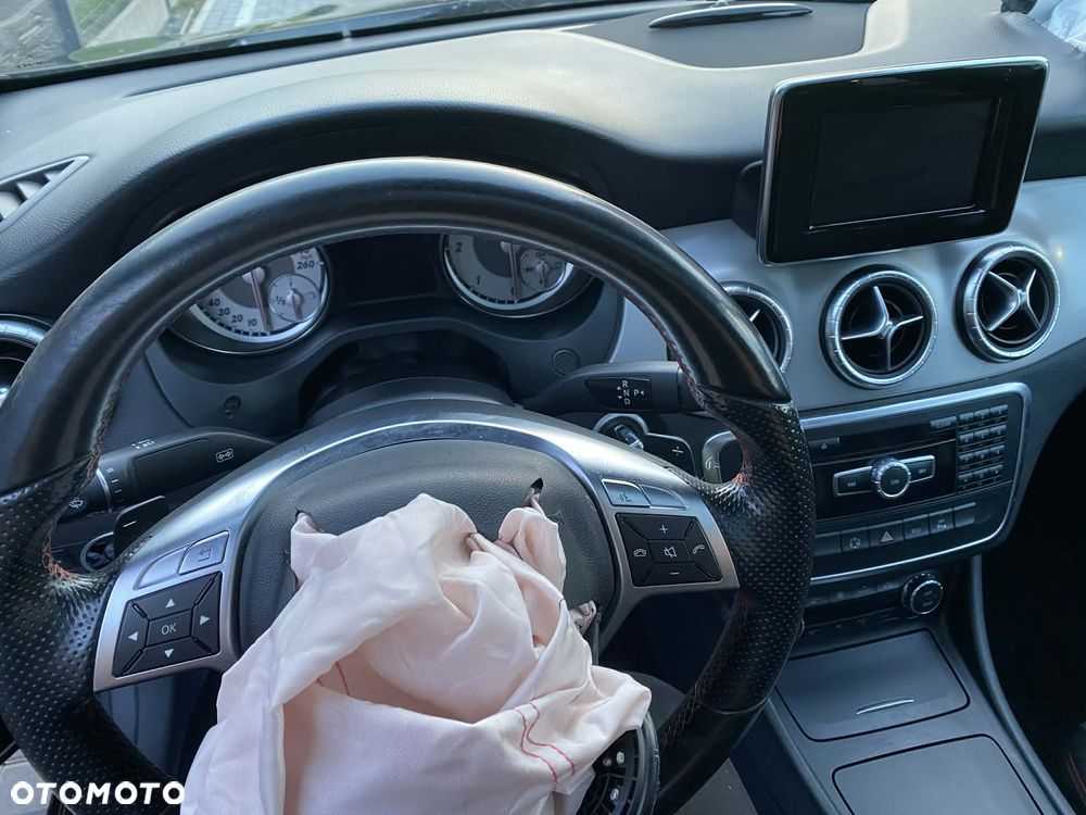 Mercedes-Benz CLA 220 CDI 7G-DCT AMG Line - 16