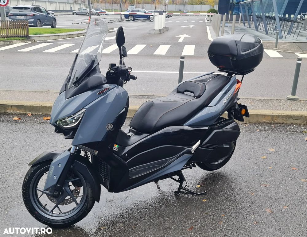 Yamaha XMAX 300 Tech MAX - 10