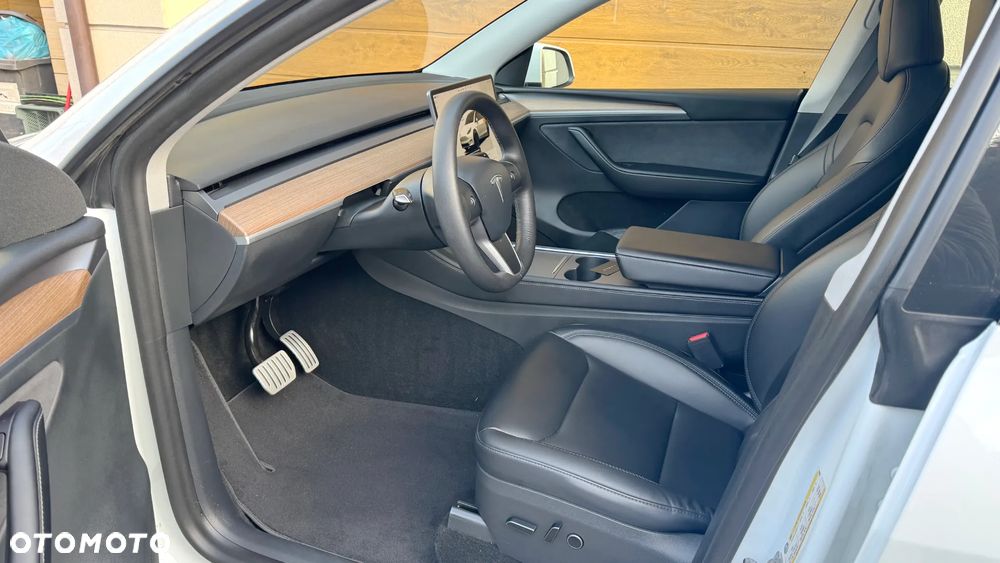 Tesla Y Performance AWD - 18