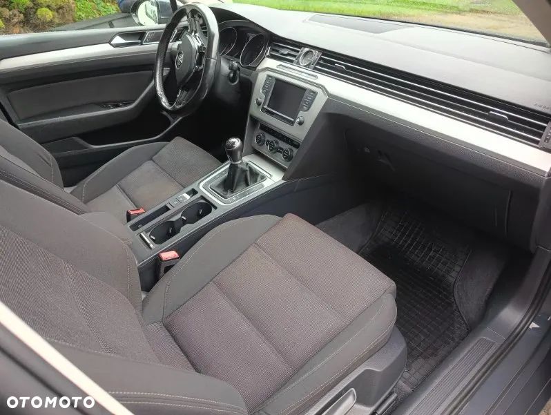 Volkswagen Passat - 10