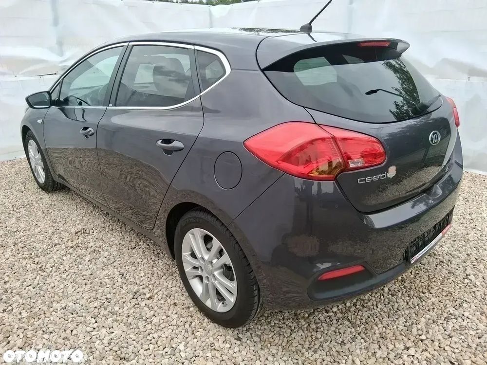Kia Ceed 1.6 GDI Fifa World Cup Edition - 6