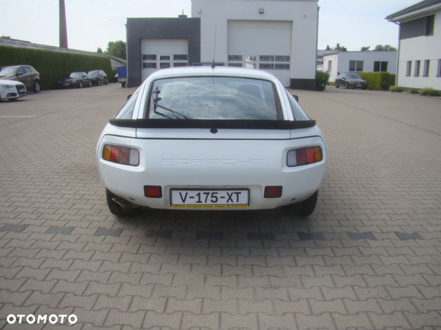Porsche 928 - 8