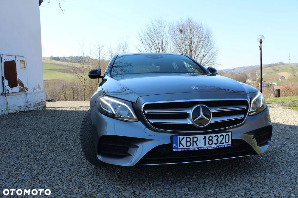 Mercedes-Benz Klasa E 400 4Matic 9G-TRONIC Exclusive - 2