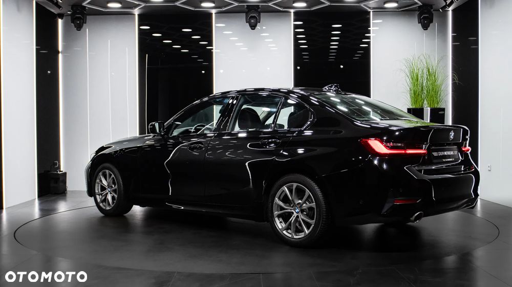 BMW Seria 3 320i - 5