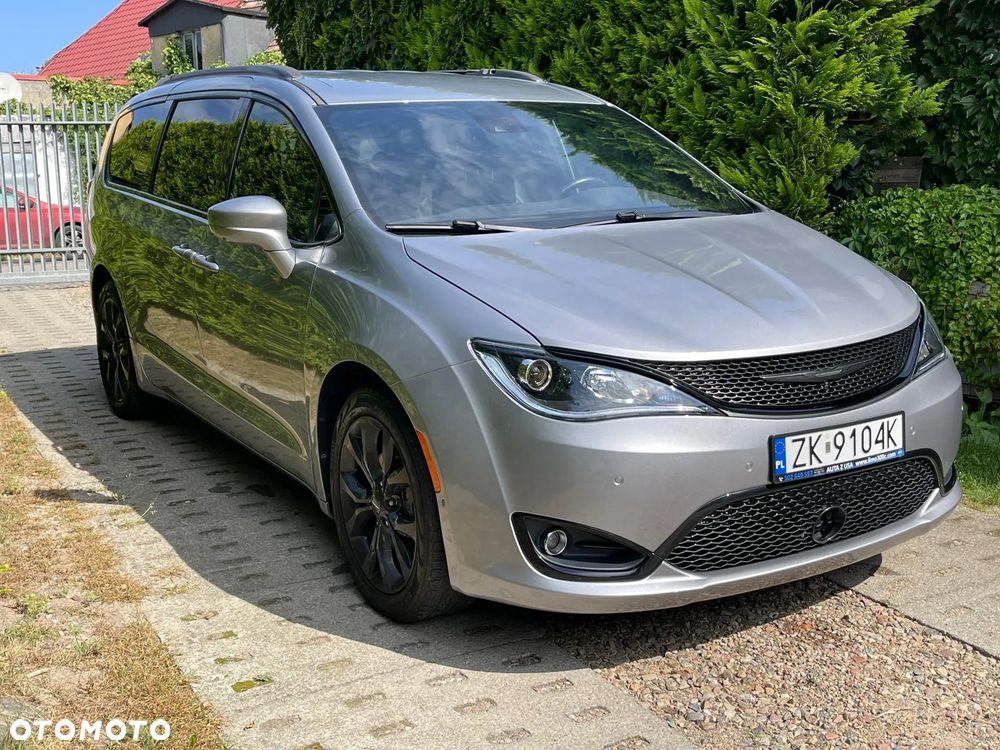 Chrysler Pacifica - 1
