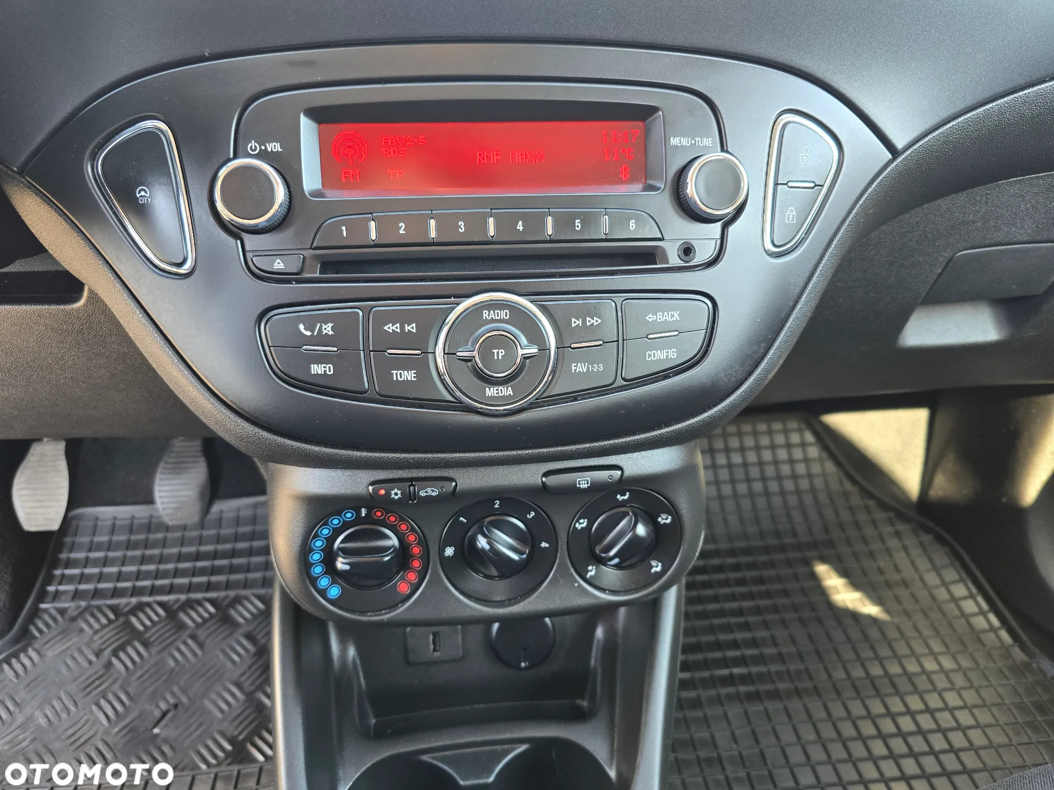 Opel Corsa 1.4 Enjoy - 9
