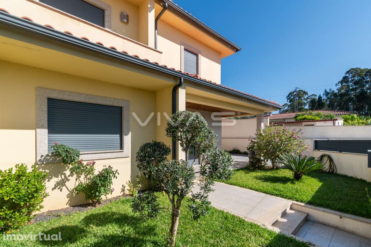 Moradia Geminada T4 com piscina, em Vila Verde - Grande imagem: 2/31