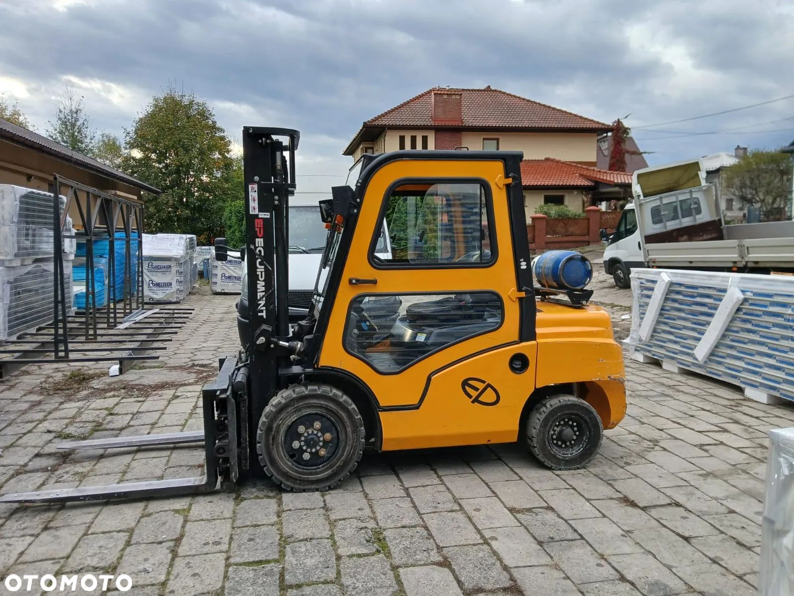 Inny Blachdeker Nissan FG 35 - 1