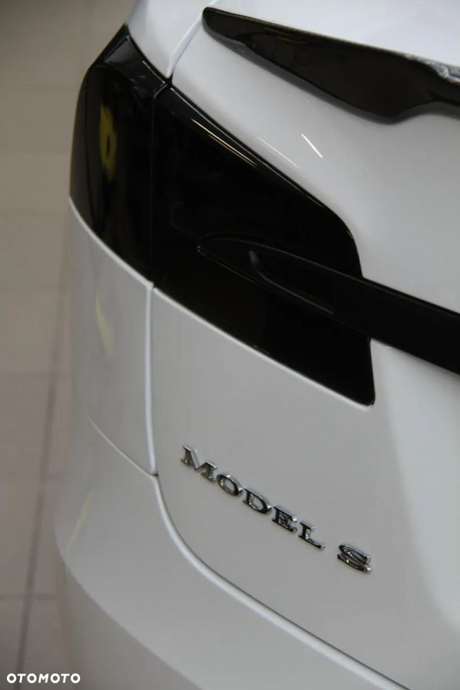 Tesla Model S Performance - 24