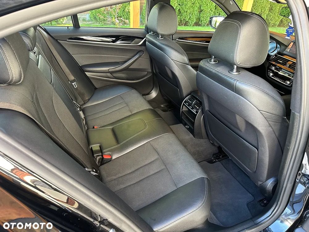 BMW Seria 5 520d Sport Line - 28