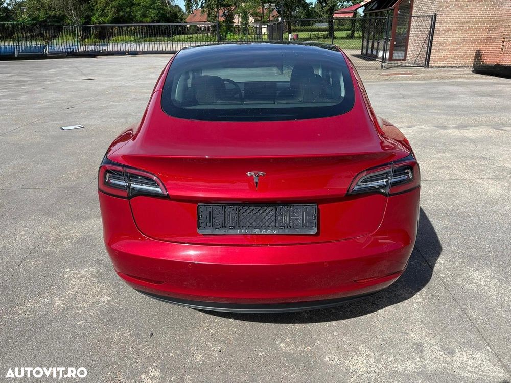 Tesla Model 3 - 4