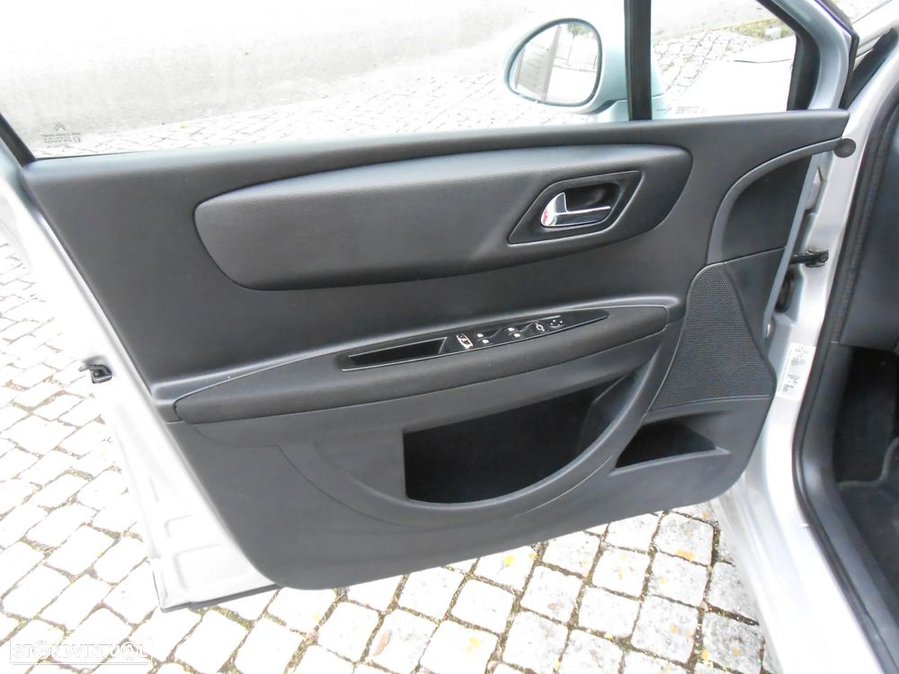 Citroën C4 1.6 HDi 110 Exclusive - 11