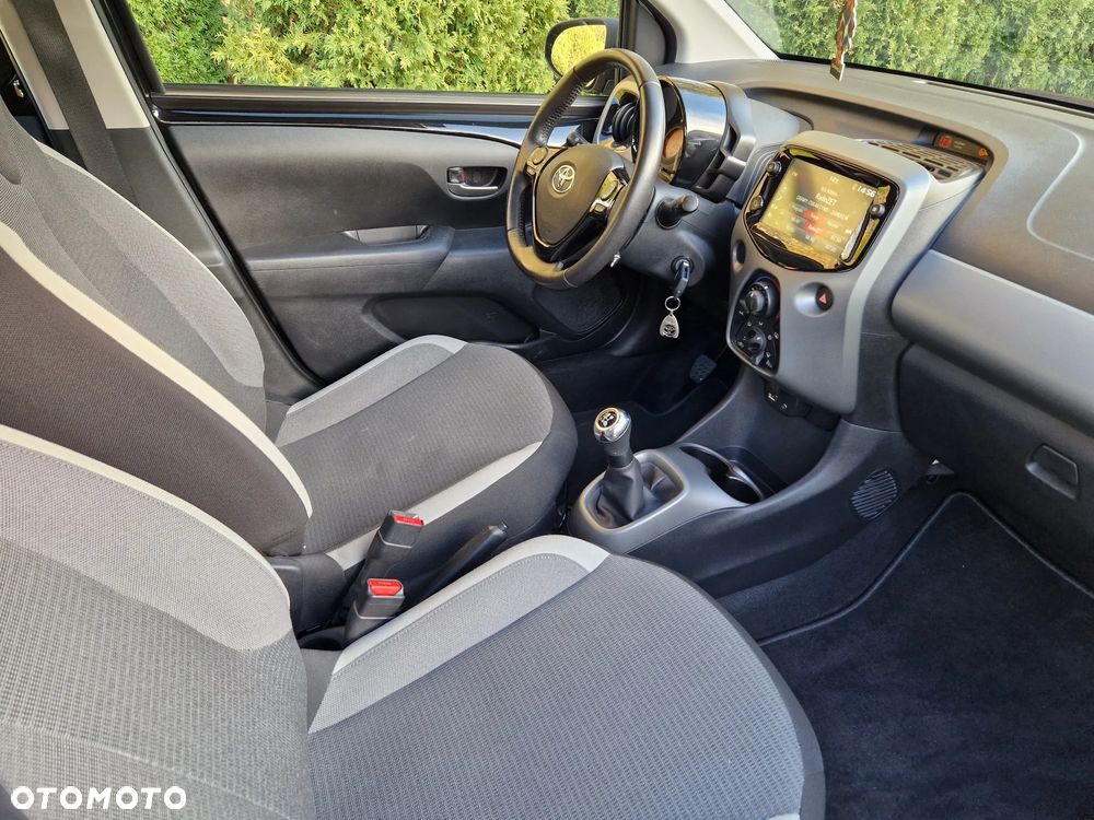 Toyota Aygo x-clusiv - 9