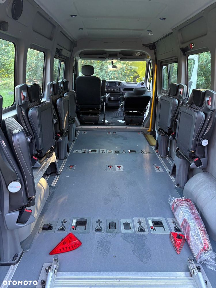 renault master movano zabudowa specjalistyczna do przewozu niepełnosprawnych - 1