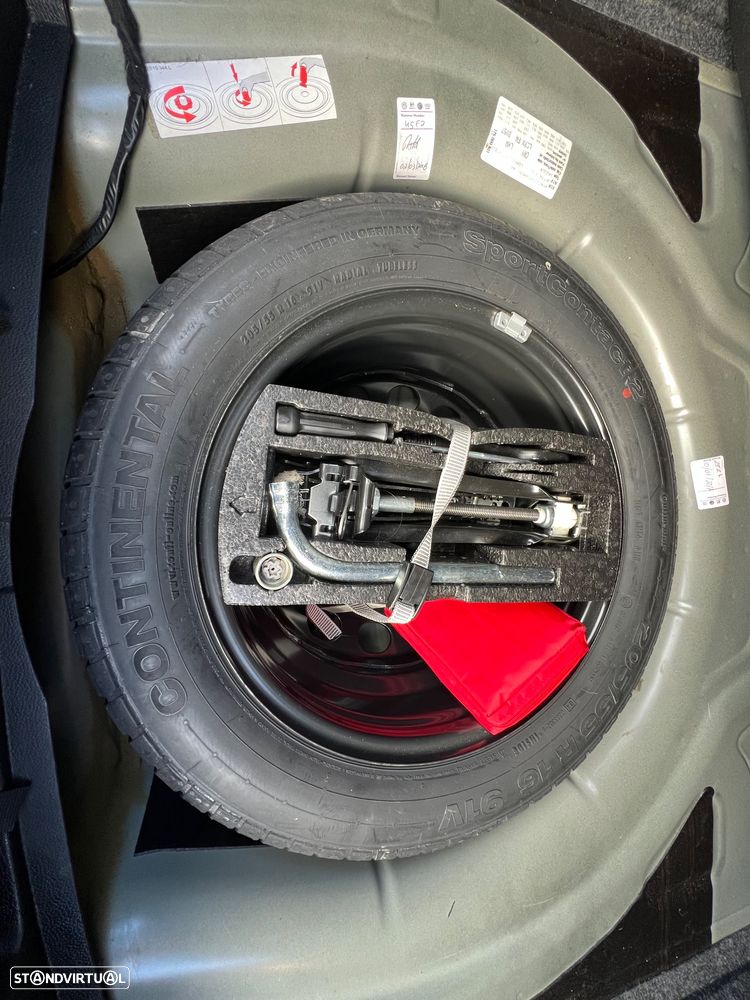 VW Jetta 1.6 TDi Confortline - 12