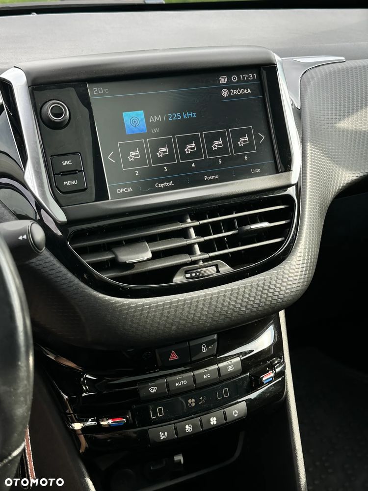Peugeot 2008 1.2 Pure Tech Allure S&S EAT6 - 10