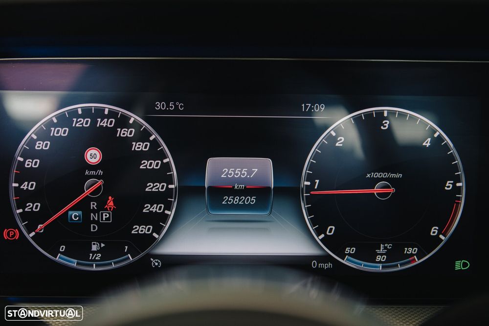 Mercedes-Benz E 220 d AMG Line - 19