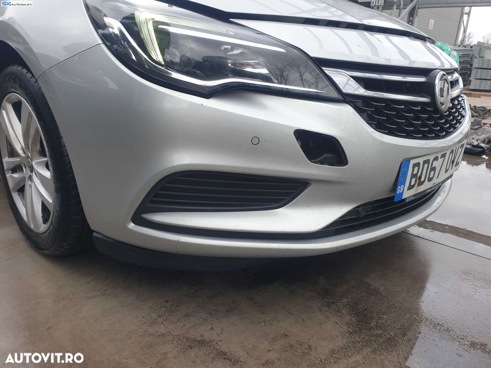 Bara Spoiler Fata cu Grile si Locas Senzori Parcare Opel Astra K NFL Non Facelift 2015 - 2019 Culoare Z176 [K9161] - 2